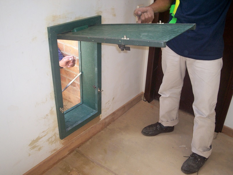 puerta para perros maderplast puerta para perros tipo vaivén puerta